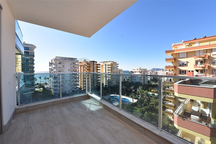 Трехкомнатная квартира в современном комплексе Махмутлара