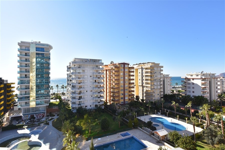 Трехкомнатная квартира в современном комплексе Махмутлара