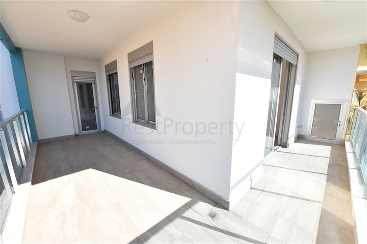 Трехкомнатная квартира в современном комплексе Махмутлара