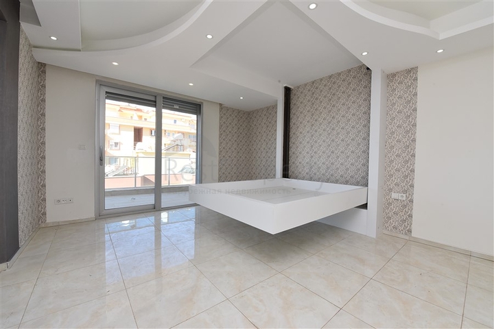 Трехкомнатная квартира в современном комплексе Махмутлара