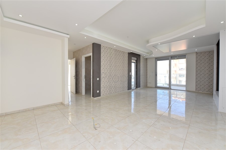 Трехкомнатная квартира в современном комплексе Махмутлара