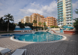 Трехкомнатная квартира в современном комплексе Махмутлара