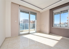 Трехкомнатная квартира в современном комплексе Махмутлара