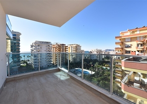 Трехкомнатная квартира в современном комплексе Махмутлара