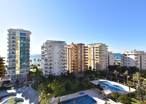 Трехкомнатная квартира в современном комплексе Махмутлара