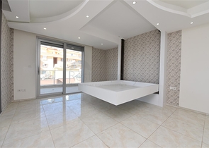 Трехкомнатная квартира в современном комплексе Махмутлара