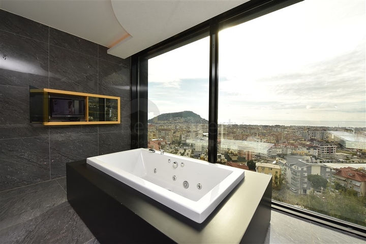 Роскошный пентхаус с видом на море и крепость в центре Алании