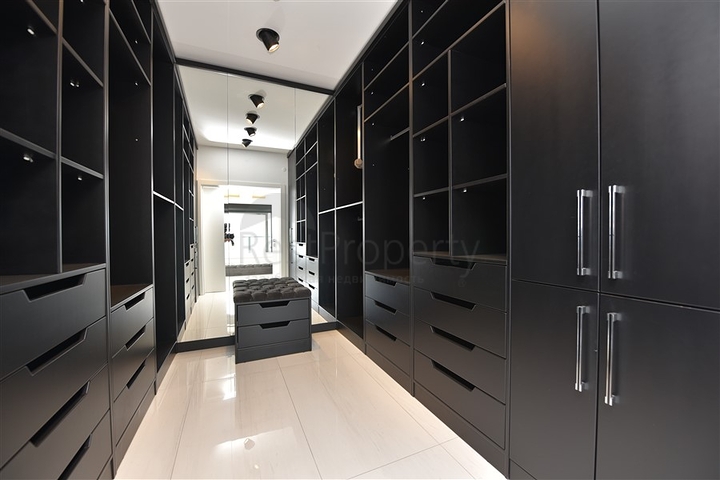 Роскошный пентхаус с видом на море и крепость в центре Алании