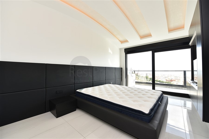 Роскошный пентхаус с видом на море и крепость в центре Алании