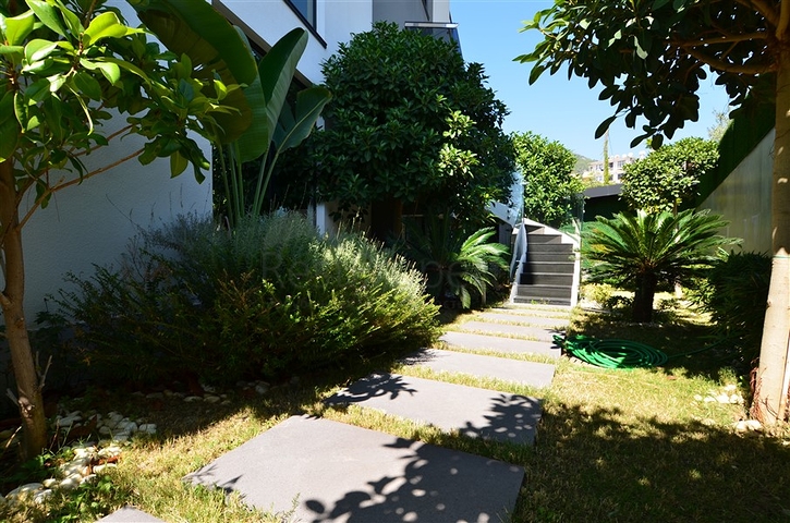 Роскошный пентхаус с видом на море и крепость в центре Алании