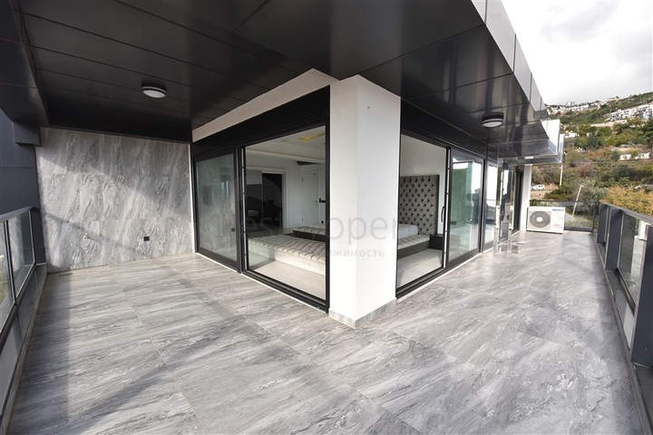 Роскошный пентхаус с видом на море и крепость в центре Алании