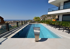 Роскошный пентхаус с видом на море и крепость в центре Алании