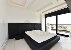 Роскошный пентхаус с видом на море и крепость в центре Алании