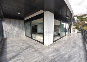 Роскошный пентхаус с видом на море и крепость в центре Алании