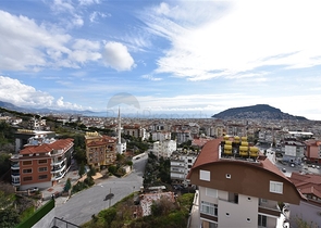 Роскошный пентхаус с видом на море и крепость в центре Алании