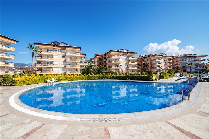 Трехкомнатная квартира с мебелью в Оба