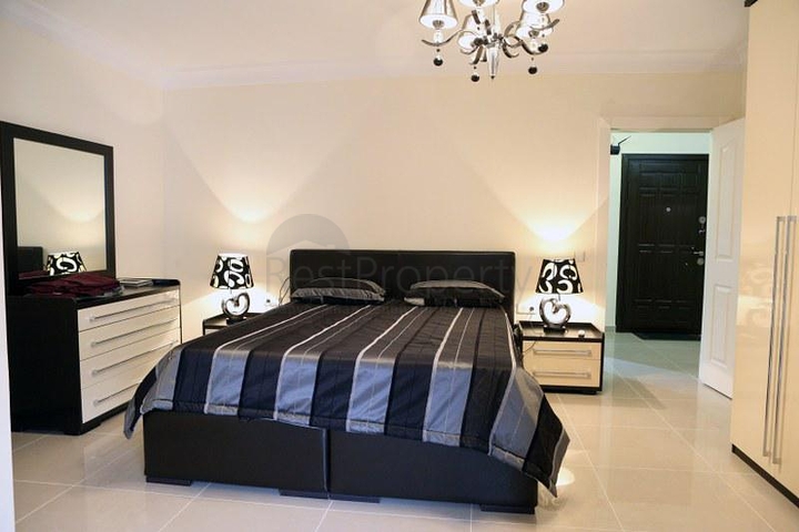 Трехкомнатная квартира с мебелью в Оба