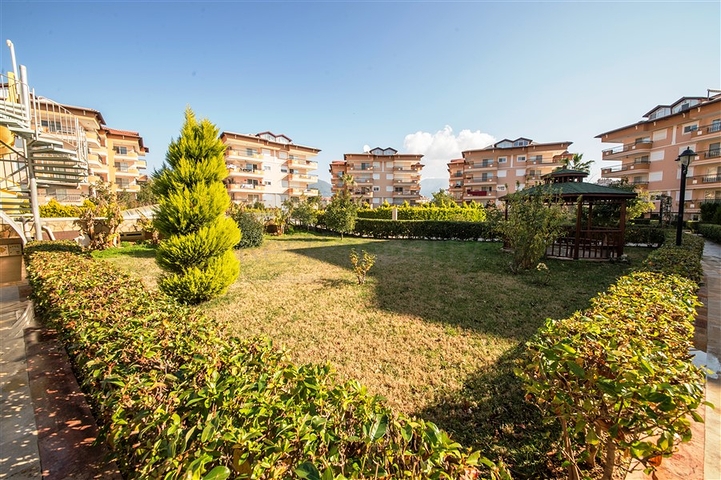 Трехкомнатная квартира с мебелью в Оба