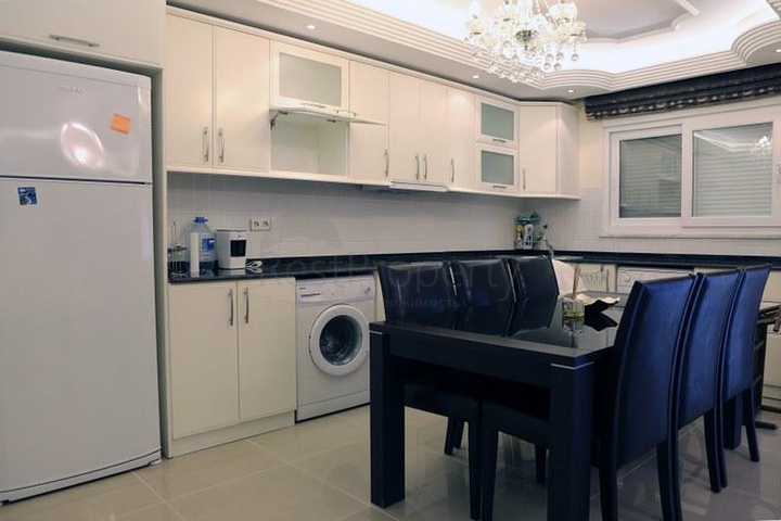 Трехкомнатная квартира с мебелью в Оба