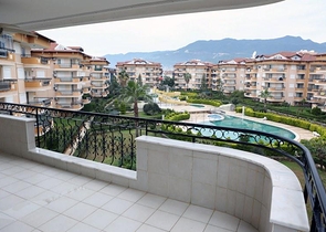 Трехкомнатная квартира с мебелью в Оба