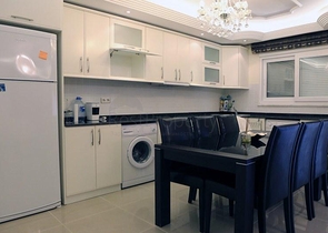 Трехкомнатная квартира с мебелью в Оба