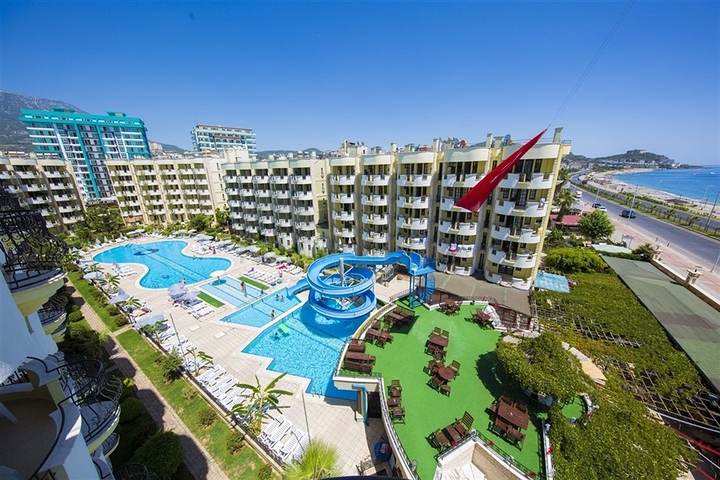 Меблированная квартира на первой береговой линии