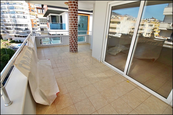 Пентхаус планировки 4+1 для всей семьи в Махмутларе