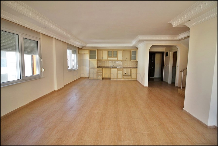 Пентхаус планировки 4+1 для всей семьи в Махмутларе