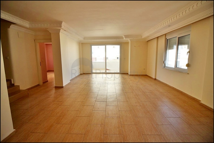 Пентхаус планировки 4+1 для всей семьи в Махмутларе