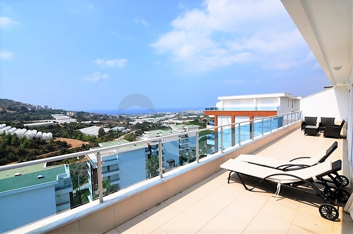 Меблированный пентхаус с тремя спальнями в Каргыджаке