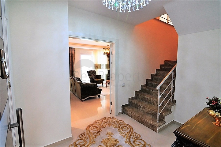 Меблированный пентхаус с тремя спальнями в Каргыджаке