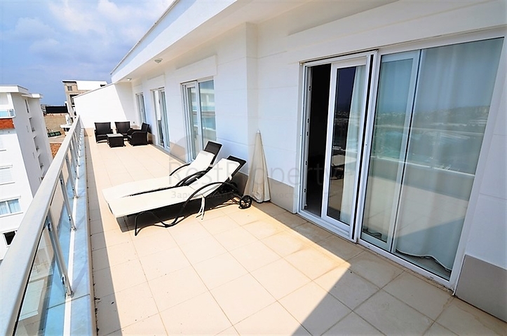 Меблированный пентхаус с тремя спальнями в Каргыджаке