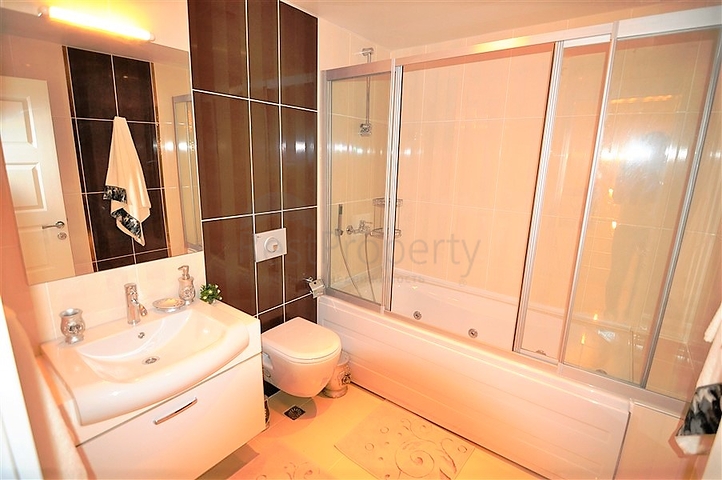 Меблированный пентхаус с тремя спальнями в Каргыджаке