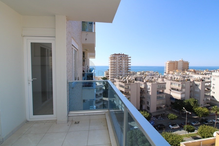 Двухкомнатная квартира с видом на море в районе Махмутлар