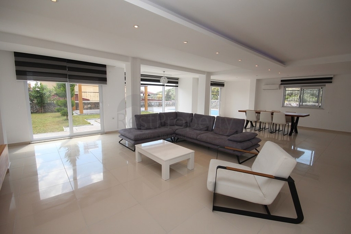 Двухэтажная вилла планировки 3+1 в районе Оба