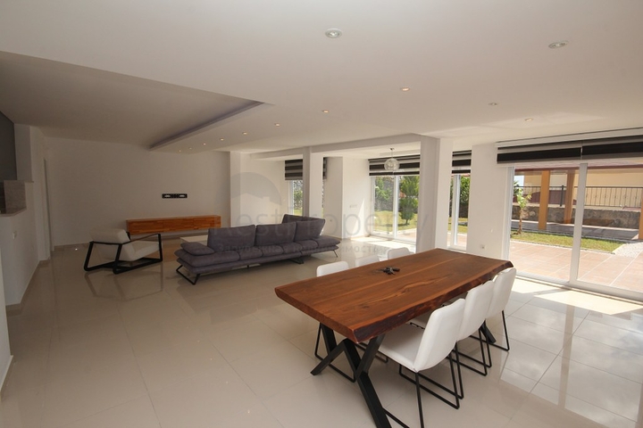 Двухэтажная вилла планировки 3+1 в районе Оба