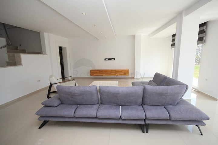 Двухэтажная вилла планировки 3+1 в районе Оба