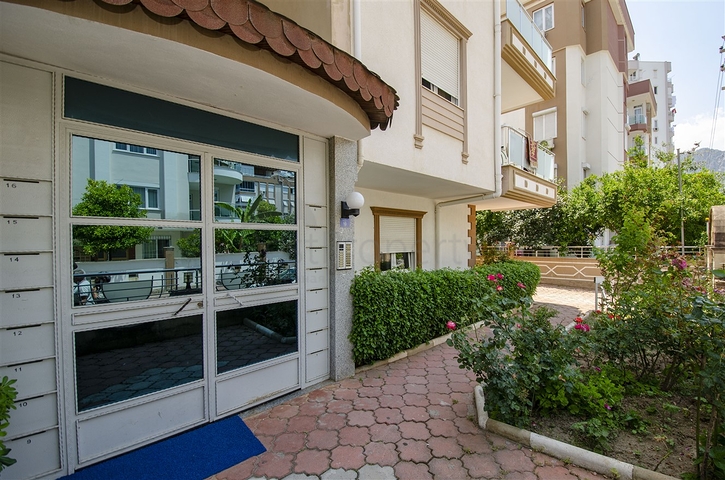 Квартира 1+1 в микрорайоне Лиман Коньяалты 800 м до моря