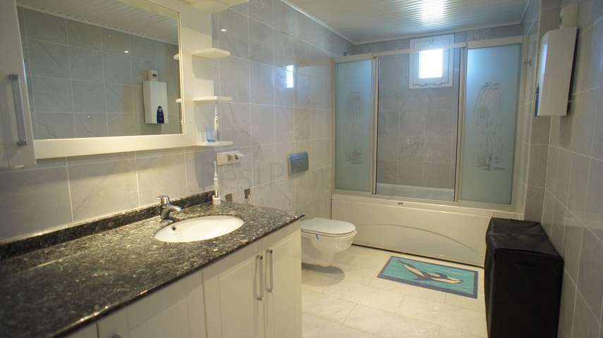 Меблированная квартира с двумя спальнями на аренду в Тосмуре