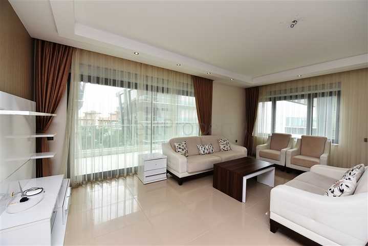 Меблированная квартира с двумя спальными комнатами в районе Каргыджак 