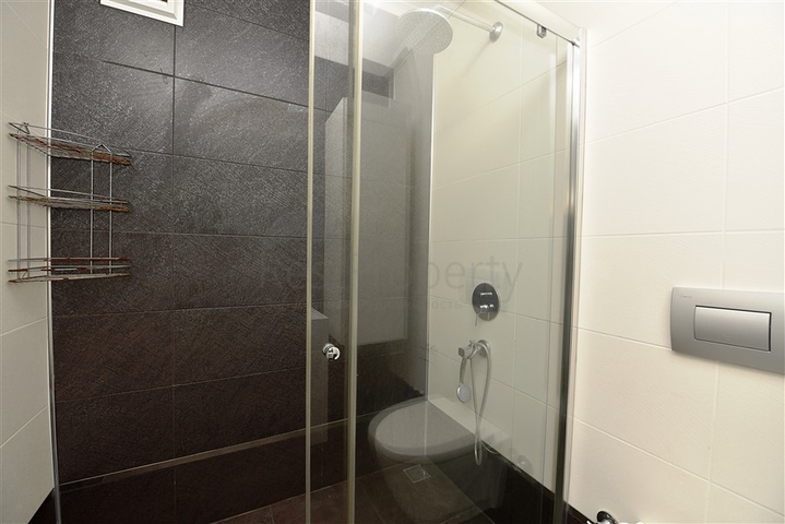 Меблированная квартира с двумя спальными комнатами в районе Каргыджак 