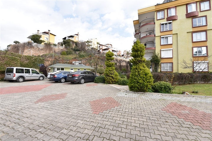 Меблированный пентхаус планировки 4+1 с видом на море