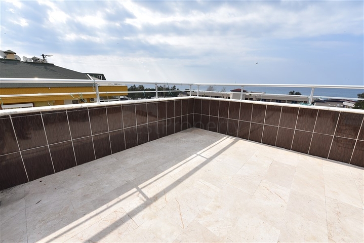 Меблированный пентхаус планировки 4+1 с видом на море