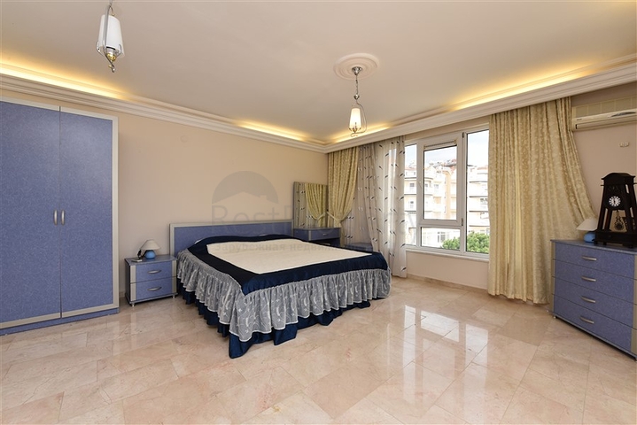 Меблированный пентхаус планировки 4+1 с видом на море