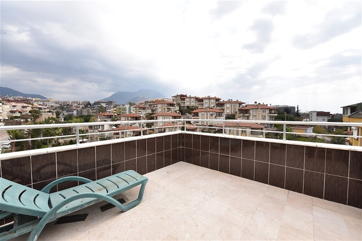 Меблированный пентхаус планировки 4+1 с видом на море