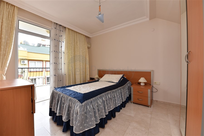 Меблированный пентхаус планировки 4+1 с видом на море