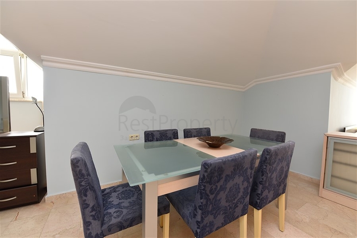 Меблированный пентхаус планировки 4+1 с видом на море