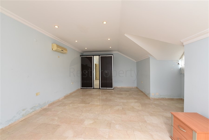 Меблированный пентхаус планировки 4+1 с видом на море