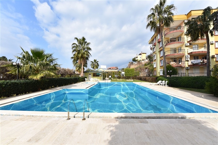 Меблированный пентхаус планировки 4+1 с видом на море