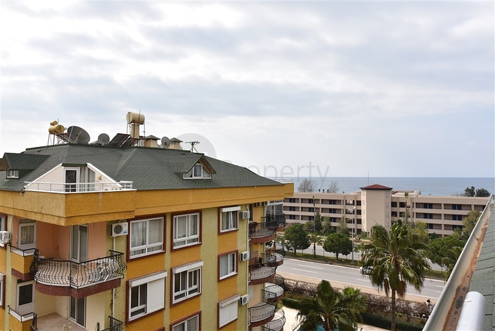 Меблированный пентхаус планировки 4+1 с видом на море